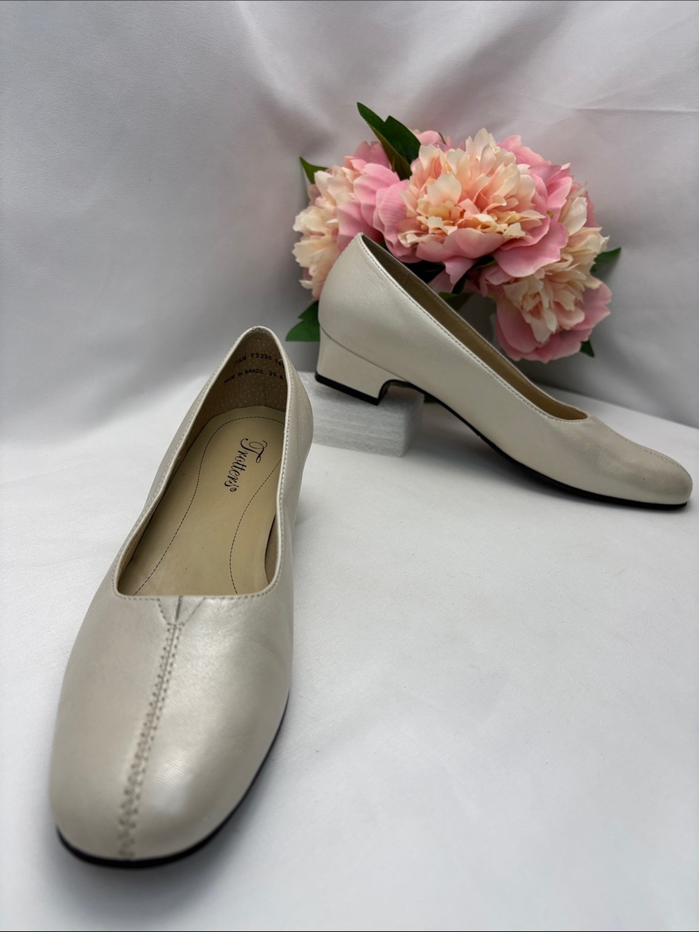 Trotters Doris Women 7.5N‎ White Pearl Low Block Heel Pumps/Loafers #406